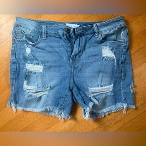 Cello brand distressed jean short. XL